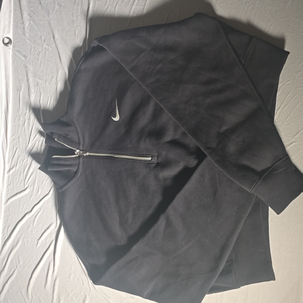 BLACK NIKE OVERSIZED FIT CROPPED SWEATSHIRT WITH QUARTER ZIPPER- SIZE-MEDIUM